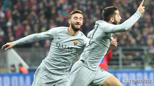 曼联前锋携手女友共游希腊，引发球迷争议的简单介绍