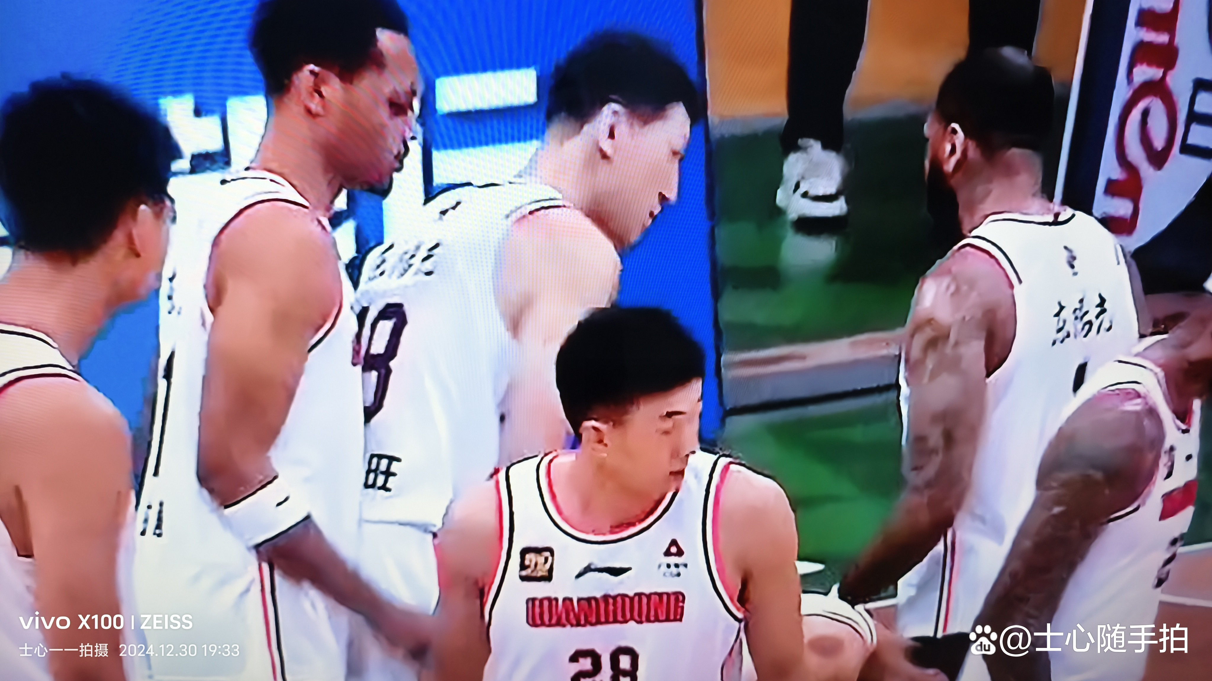 辽宁男篮凭借团队合作击败江苏队