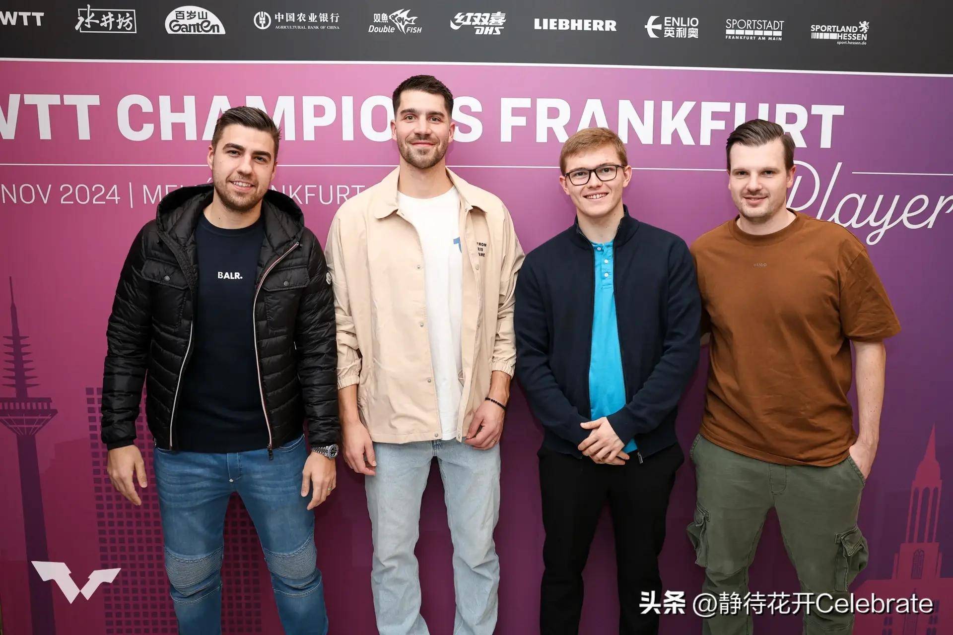 法兰克福队员互相支持，团结一心迎接挑战的简单介绍