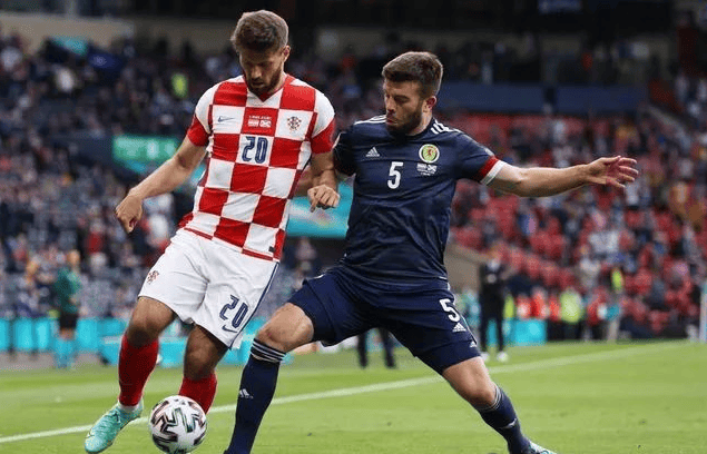 包含北马其顿队在比赛中展现出色的团队合作的词条