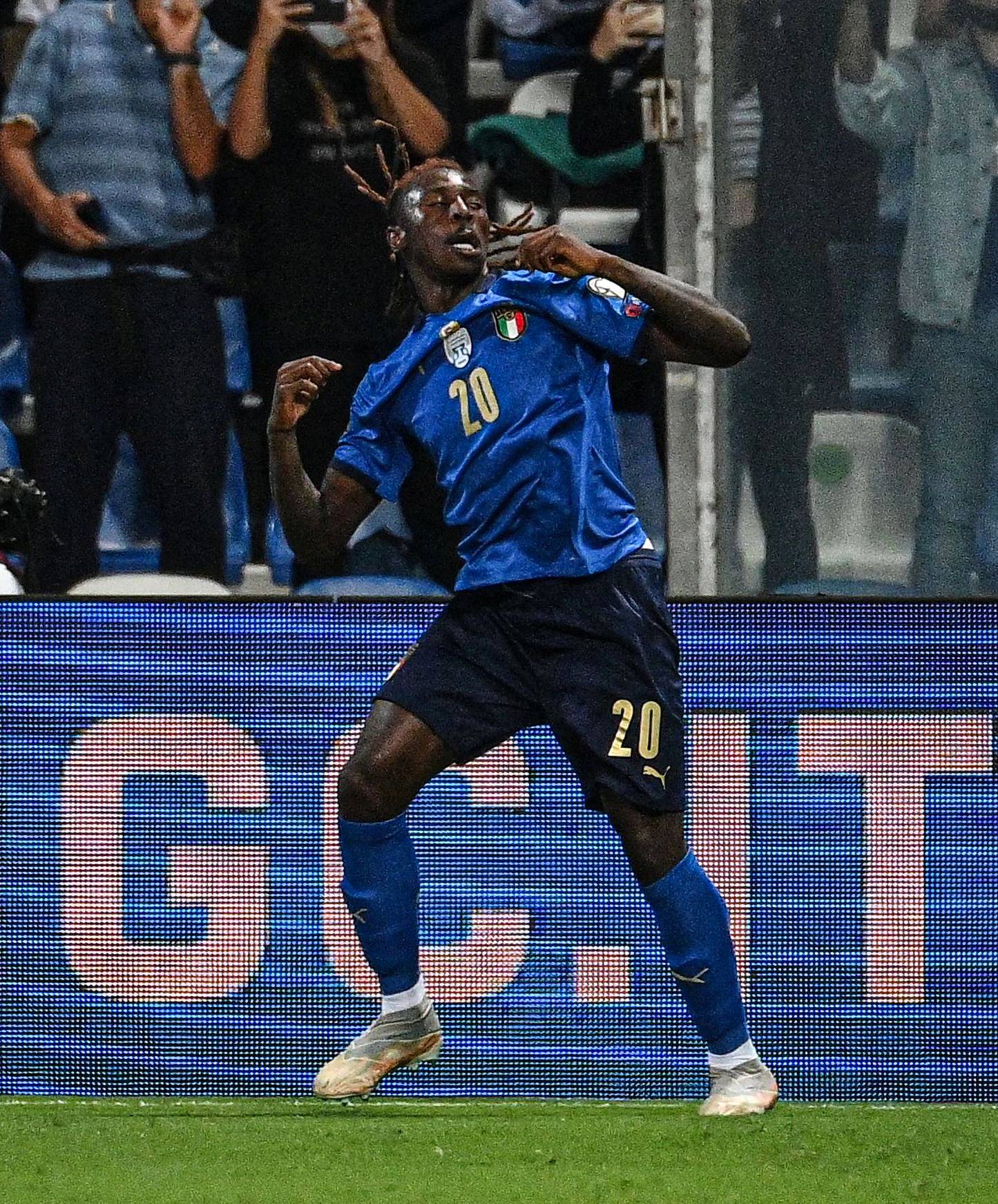 九游体育官网-包含慕尼黑巴赫继续领跑，保持不败战绩的词条