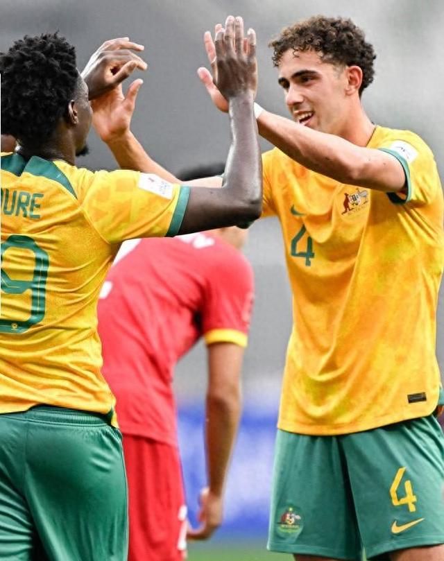 澳大利亚男子曲棍球队力压对手