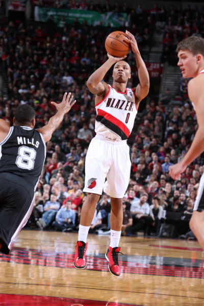 包含开拓者队高位进攻开花，力挫对手告捷的词条