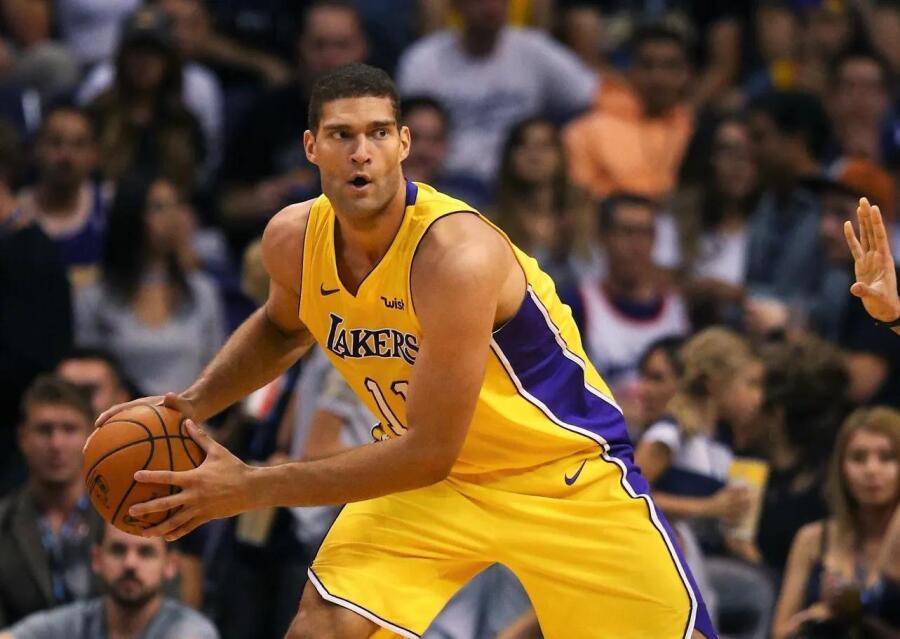 -湖人队主教练华特遭到球迷批评