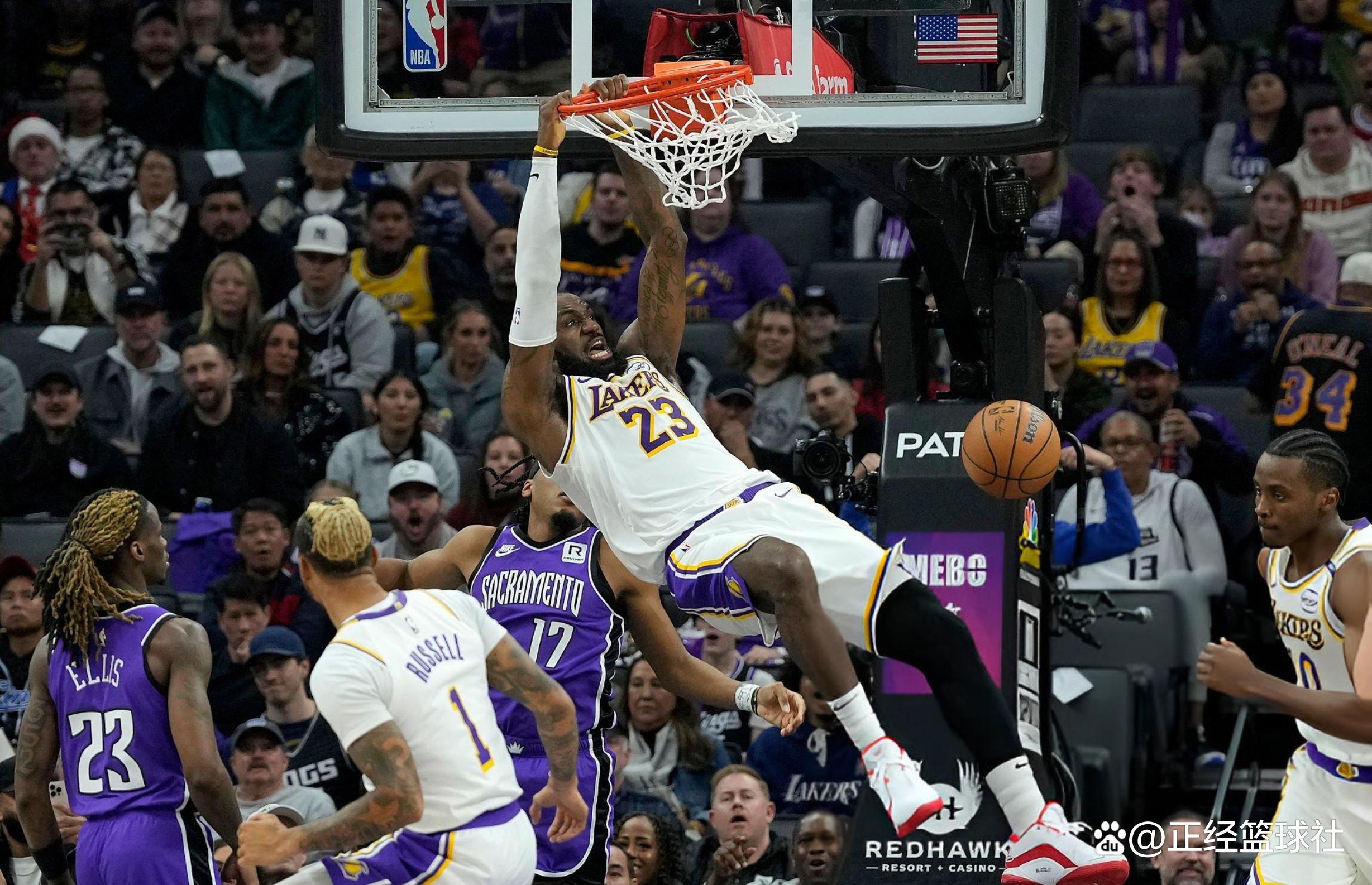 九游体育登录-湖人大胜雄鹿，詹姆斯砍下三十分高效表现