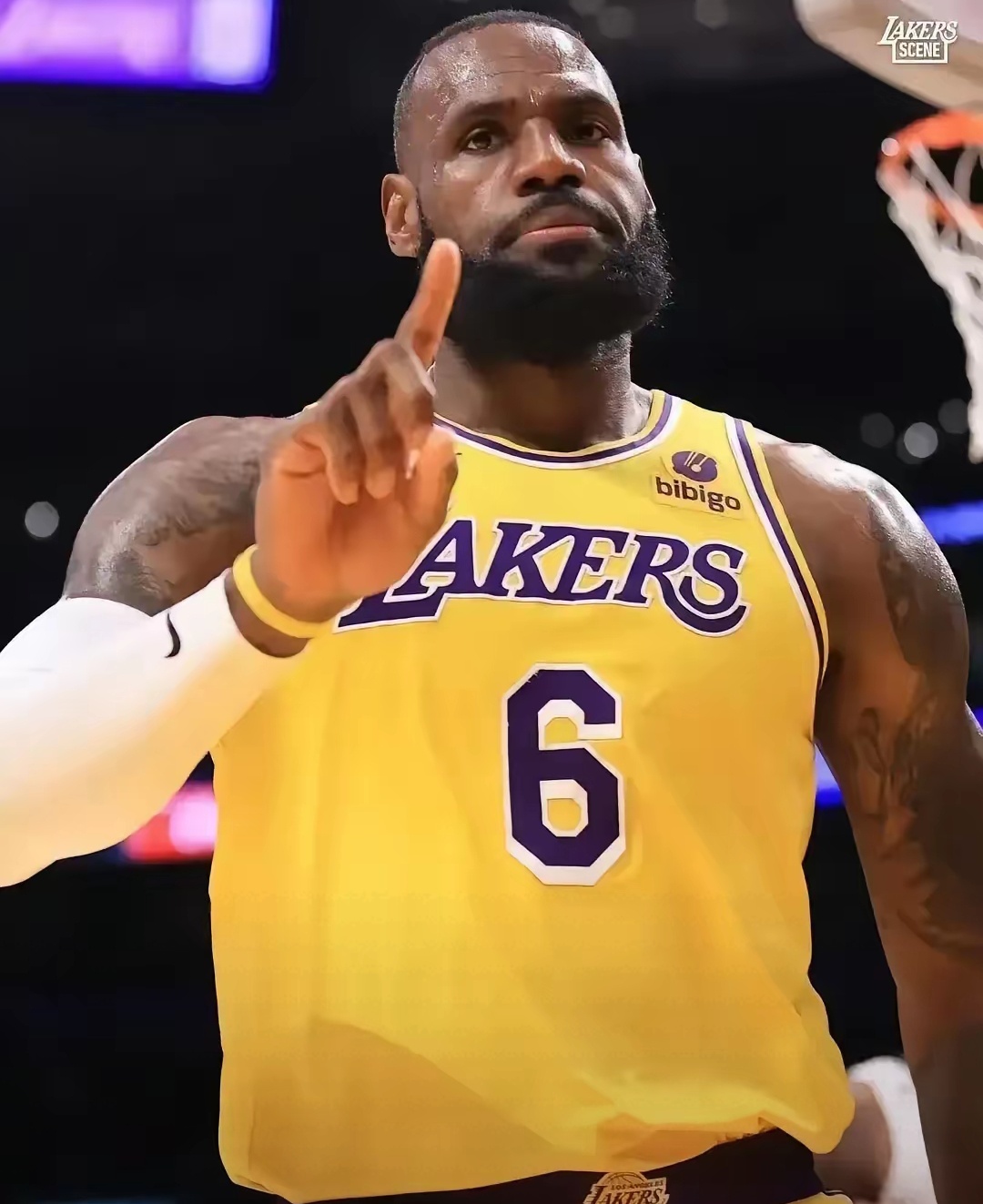 湖人大胜雄鹿，詹姆斯砍下三十分高效表现