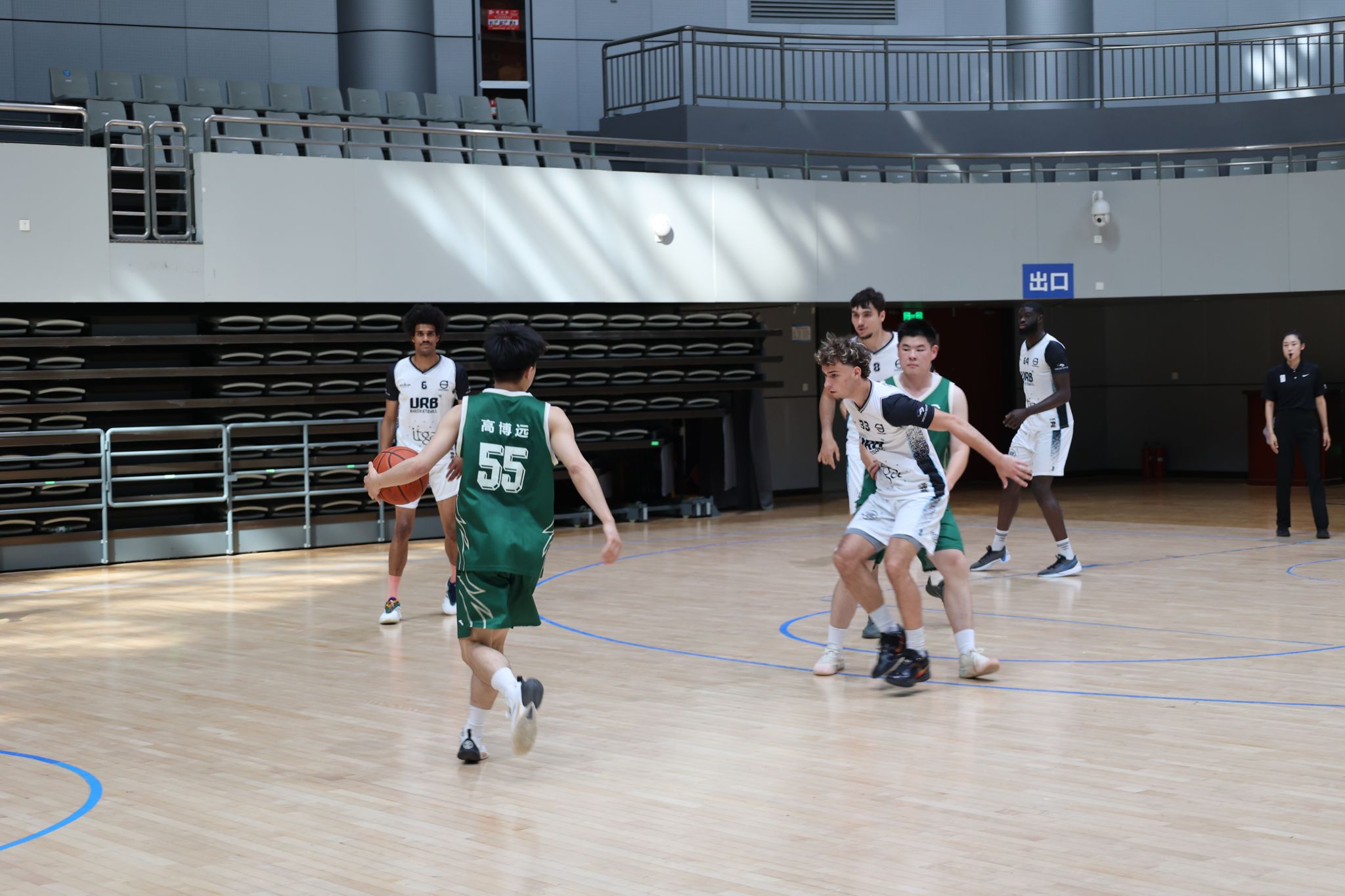 劲旅对抗，篮球场上的殊死之战