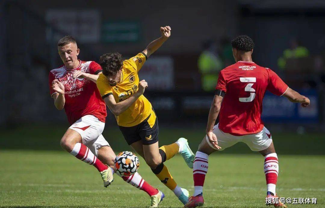 关于布莱克浦惨遭惨败，英乙危险区逼近心扉的信息