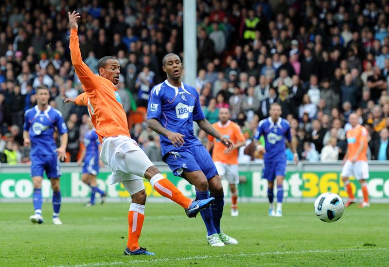 关于布莱克浦惨遭惨败，英乙危险区逼近心扉的信息