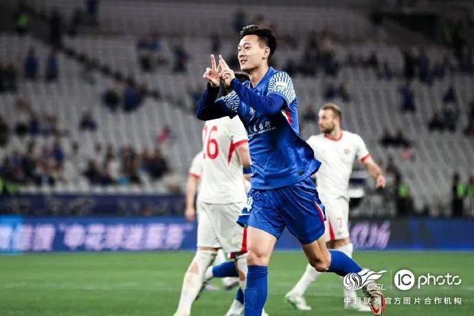 申花后卫连续出色,帮助球队保持不败 申花后卫连续出色,帮助球队保持不败