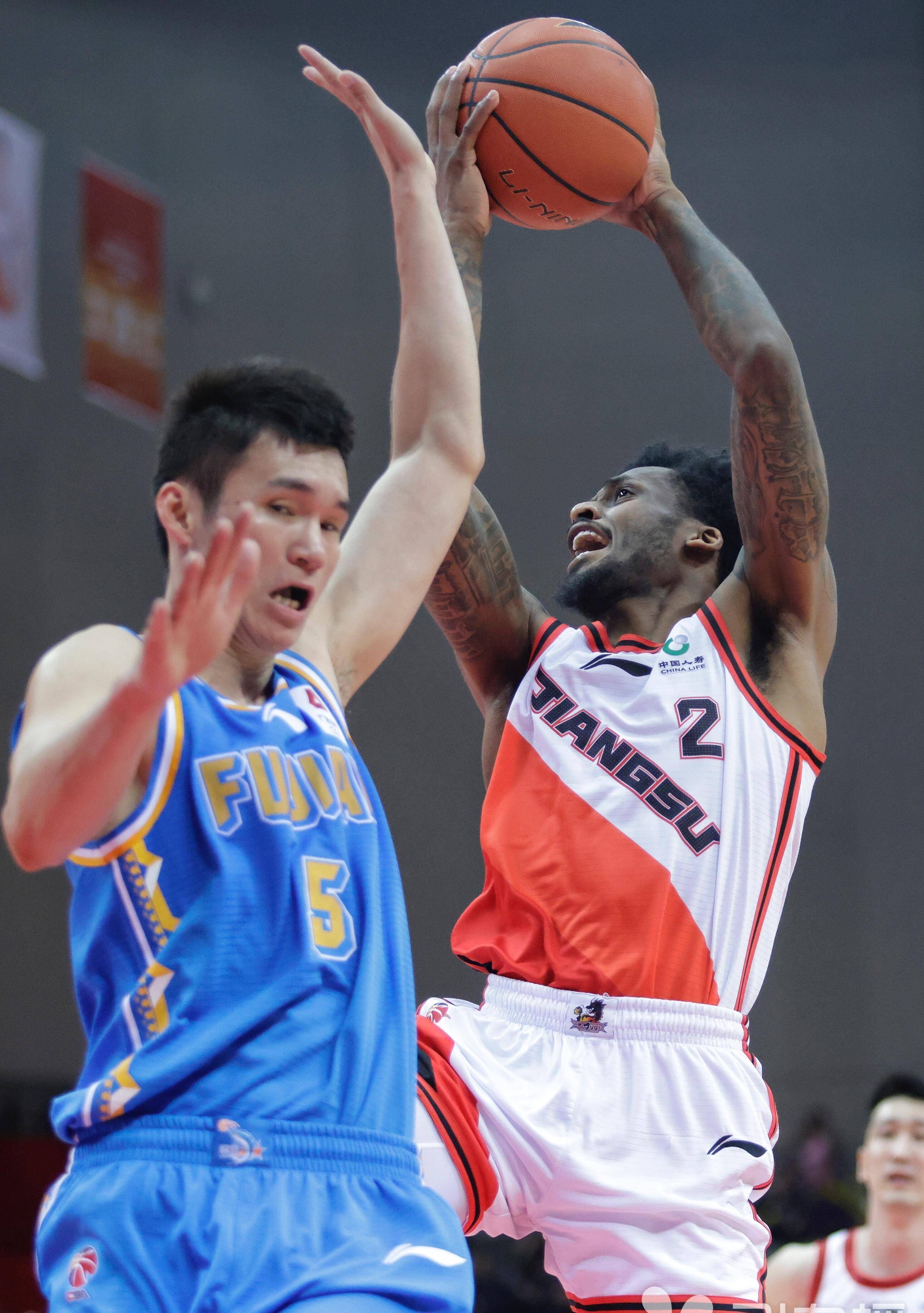 九游体育官方入口-包含萨拉戈萨主场告捷，取得关键三分的词条