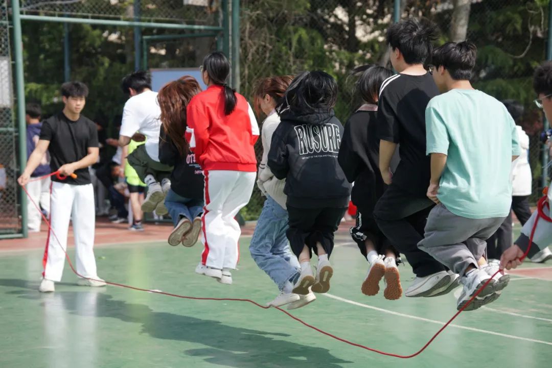 球场上的精彩瞬间让人心情澎湃