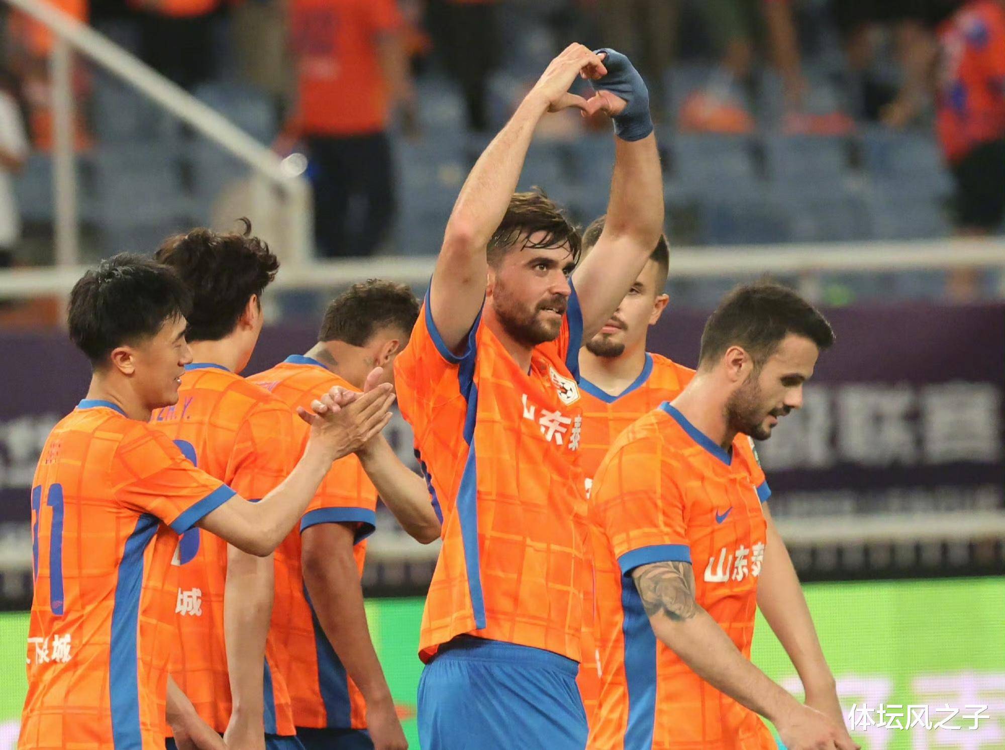 比赛开始前，球迷们都在期待这场胜利的到来