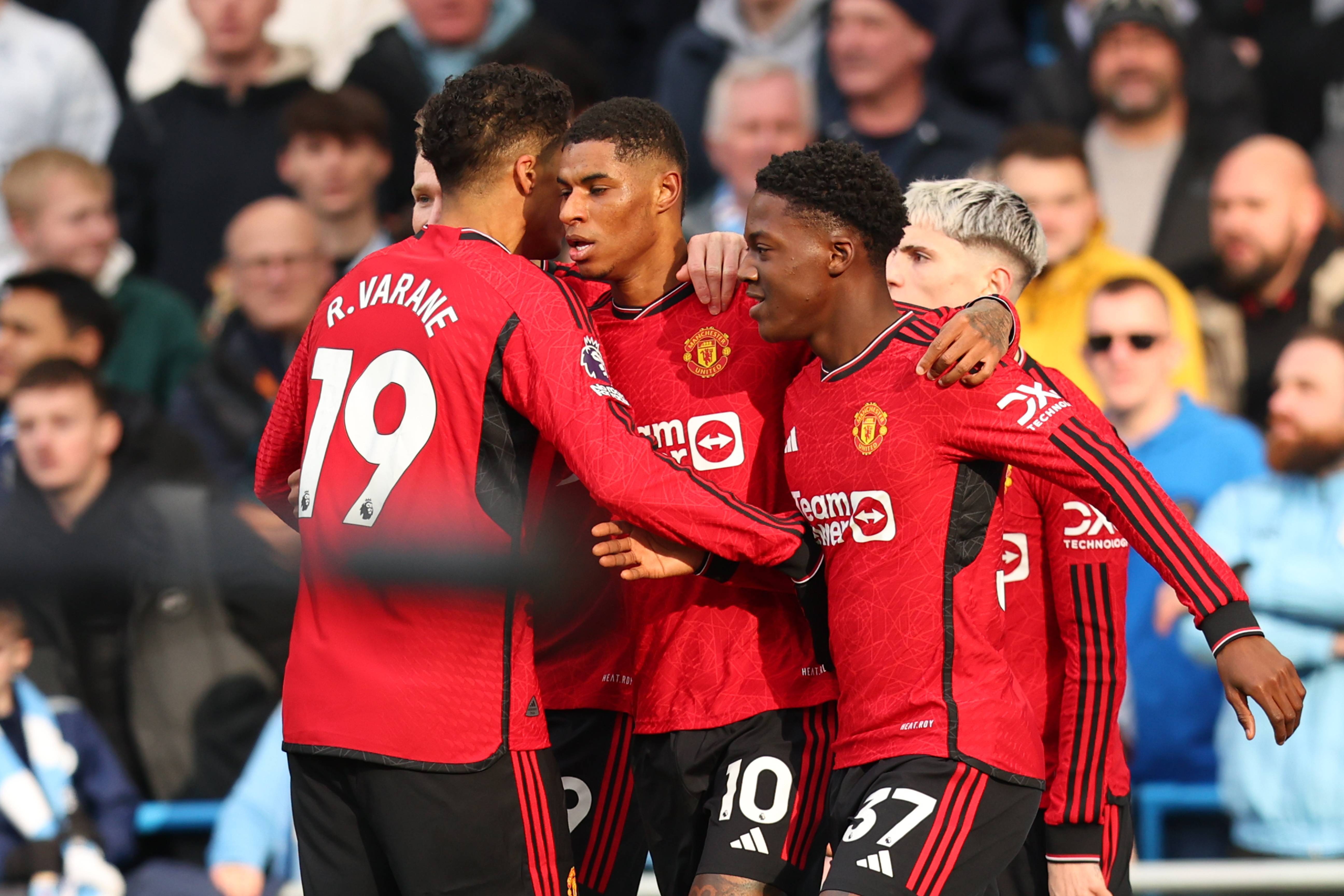 九游体育官方入口-曼联展现强大实力，突击英超榜首