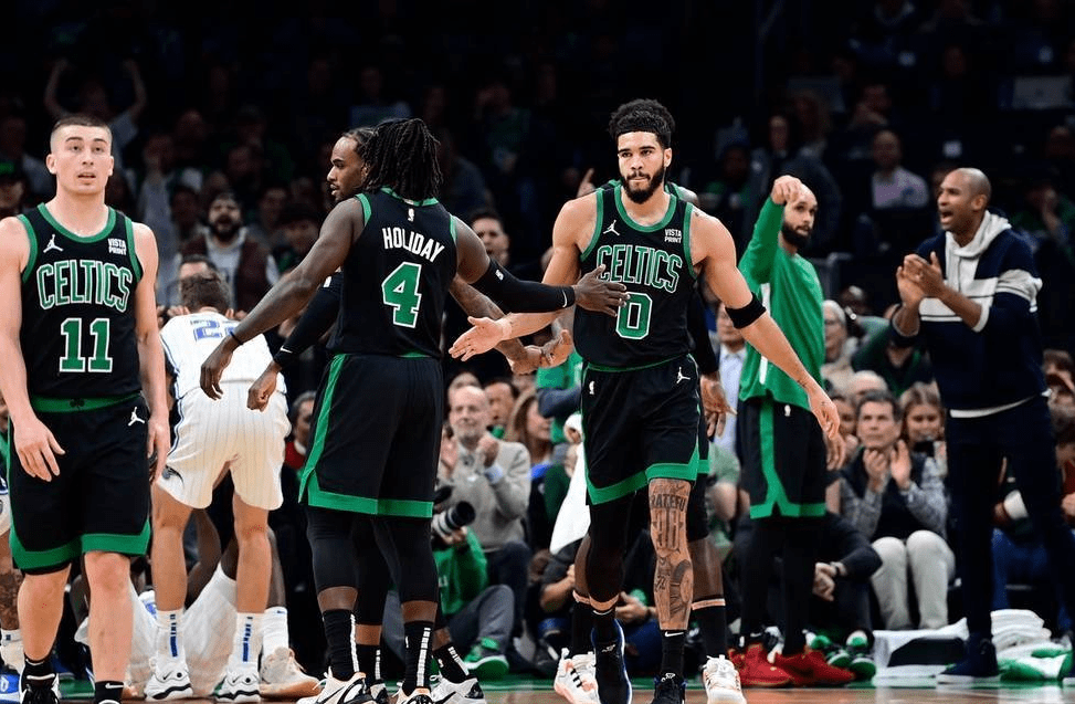 九游体育官网-黄蜂取得关键胜利，击败魔术赢得比赛的简单介绍