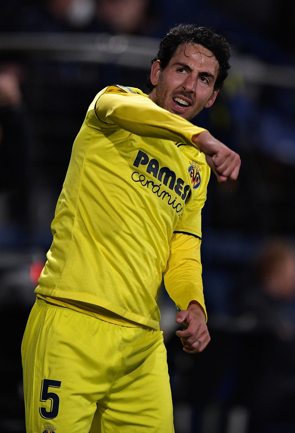 包含比利亚雷亚尔客场逼平，继续保持不败的词条