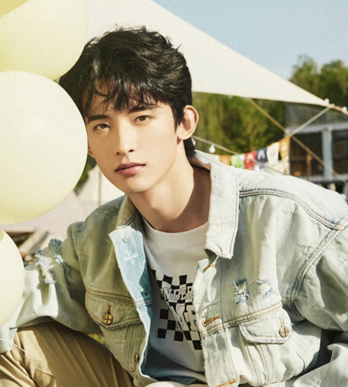 关于新晋新星崭露头角，展现出色的技术天赋的信息