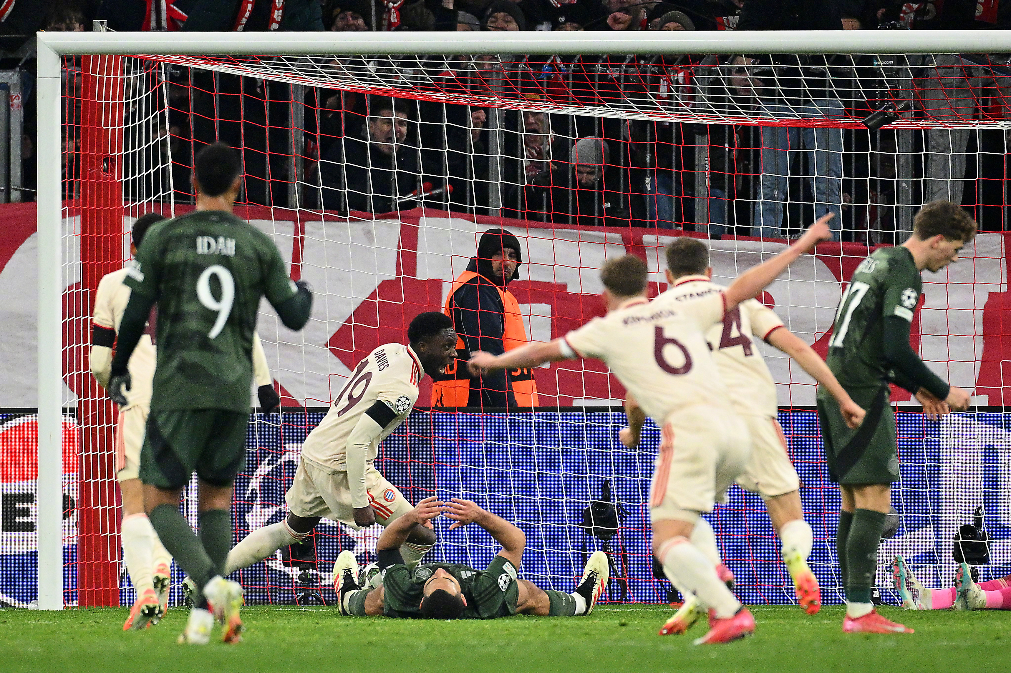 九游体育网页版登录入口-诺伊尔出击欧冠，拜仁赌上一场球王对决