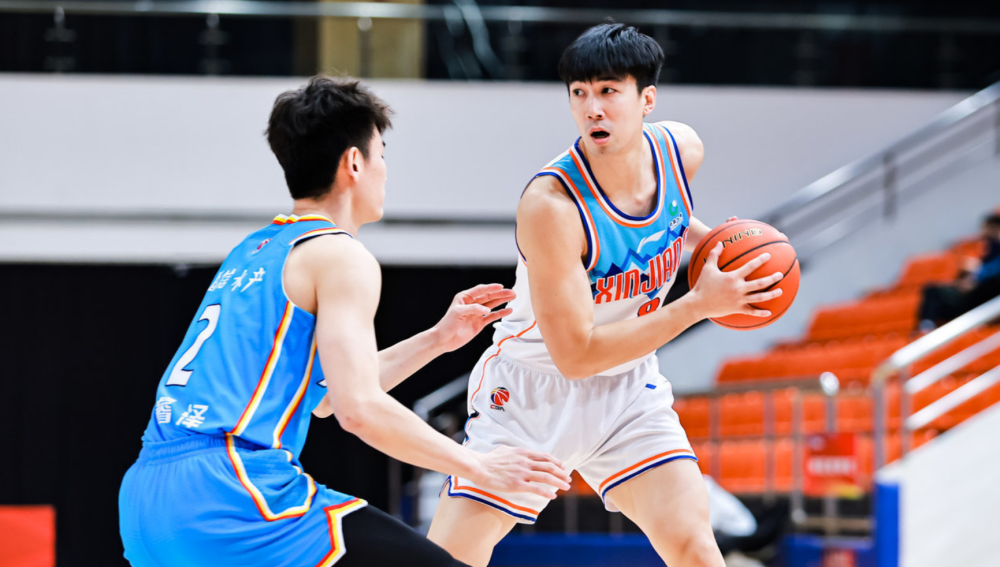 九游体育中国官网-重庆男篮在比赛中奋勇争胜，实现逆袭