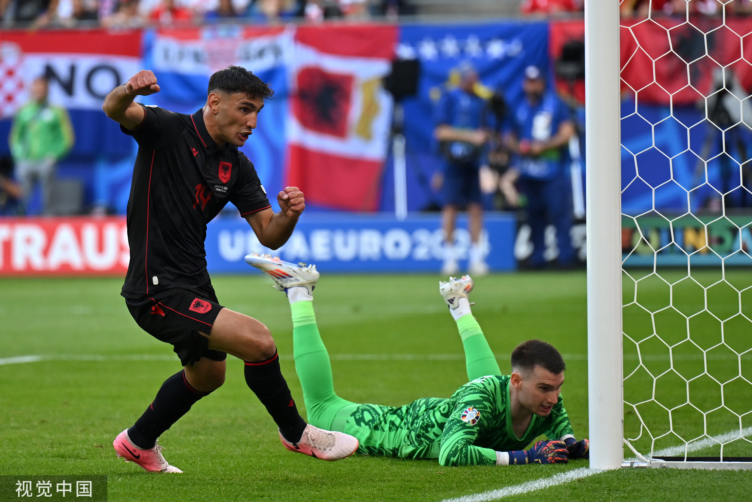 九游体育官网入口-英格兰队客场战平波兰，欧洲杯预选赛势头正盛的简单介绍