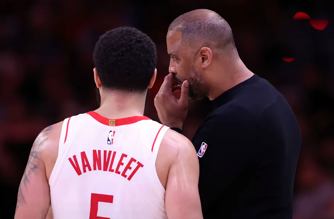 包含火箭队主场告负，球队士气受影响的词条