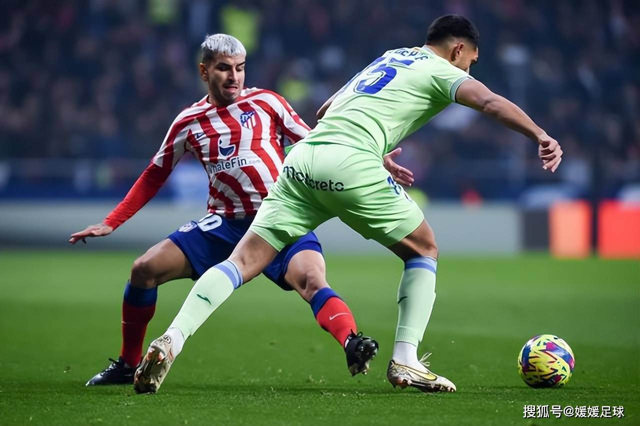 足球联赛上演东西部区对抗，球场竞技愈发激烈的简单介绍