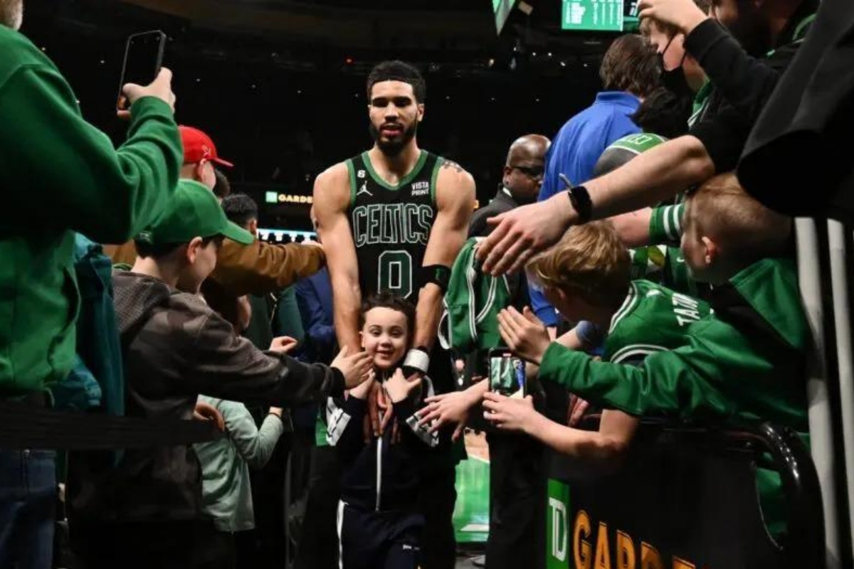 包含猛龙对决凯尔特人,谁将在场上展现出色表现?的词条 包含猛龙对决凯尔特人,谁将在场上展现出色表现?的词条