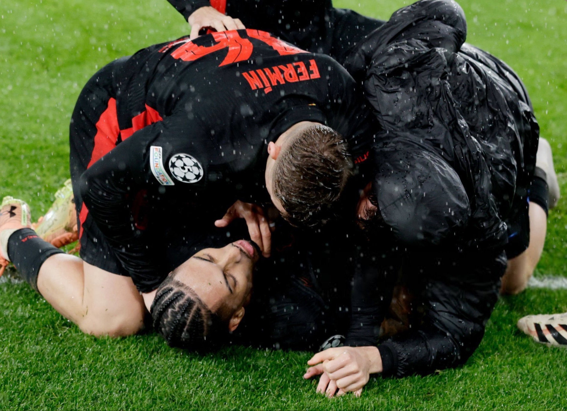 -足球场上的惊心动魄，豪强对决