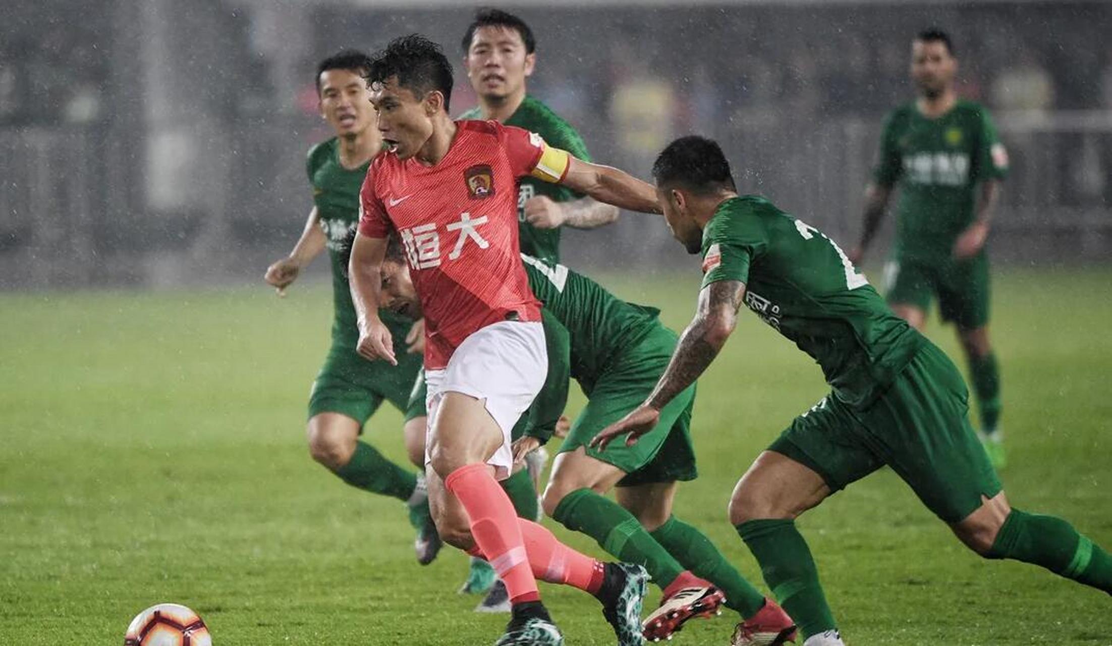 关于广州恒大备战国安，双雄过招争夺胜利的信息