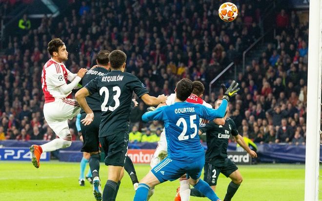 阿贾克斯实力横扫，晋级淘汰赛的简单介绍