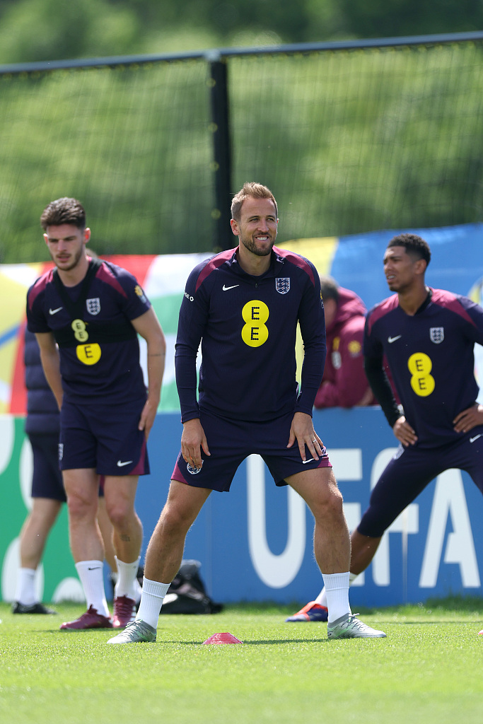 英格兰队遭遇惨败，备战下一场